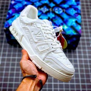 LOUIS VUITTON TRAINER - SIZE 10.5 EASY STEAL !!
